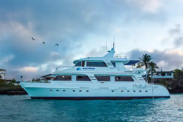 Yate Aida María en Galápagos