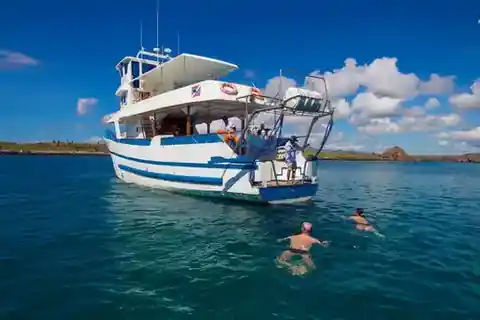 Yate Danubio Azul, crucero de buceo en Galápagos