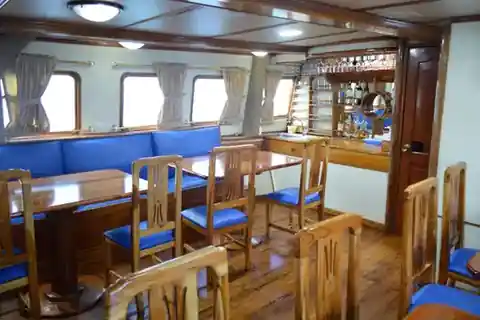 Comedor del yate Golondrina