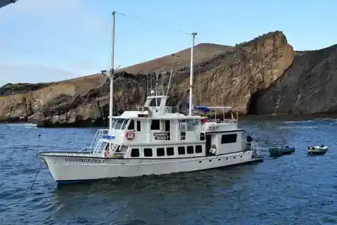 Yate Golondrina en Galápagos
